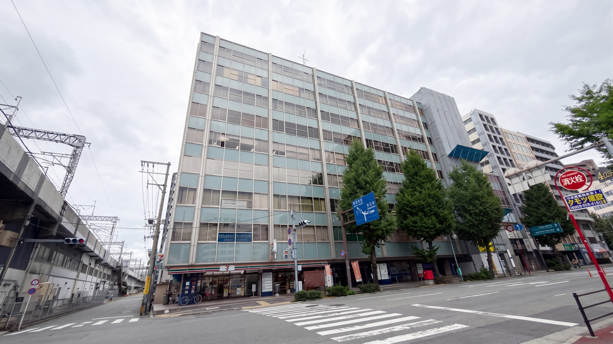 はかた近代ビル1Fの外観と貸会議室入口