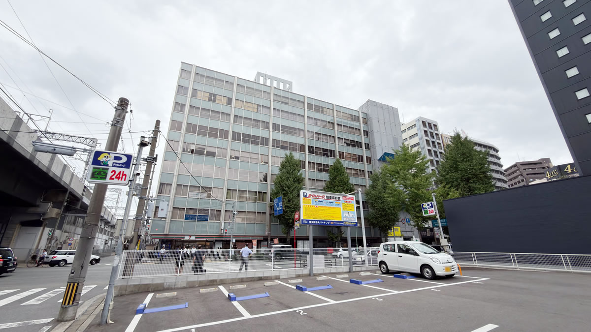 博多駅方面から見たはかた近代ビル周辺