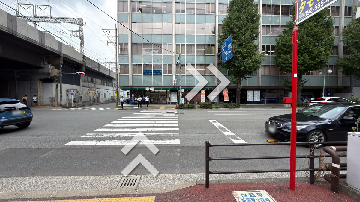 セブンイレブン前の横断歩道を渡る道順